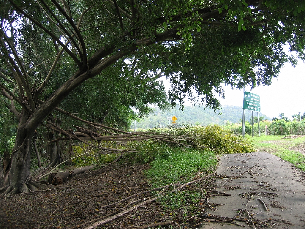 Cairns46 Cyclone Larry.jpg